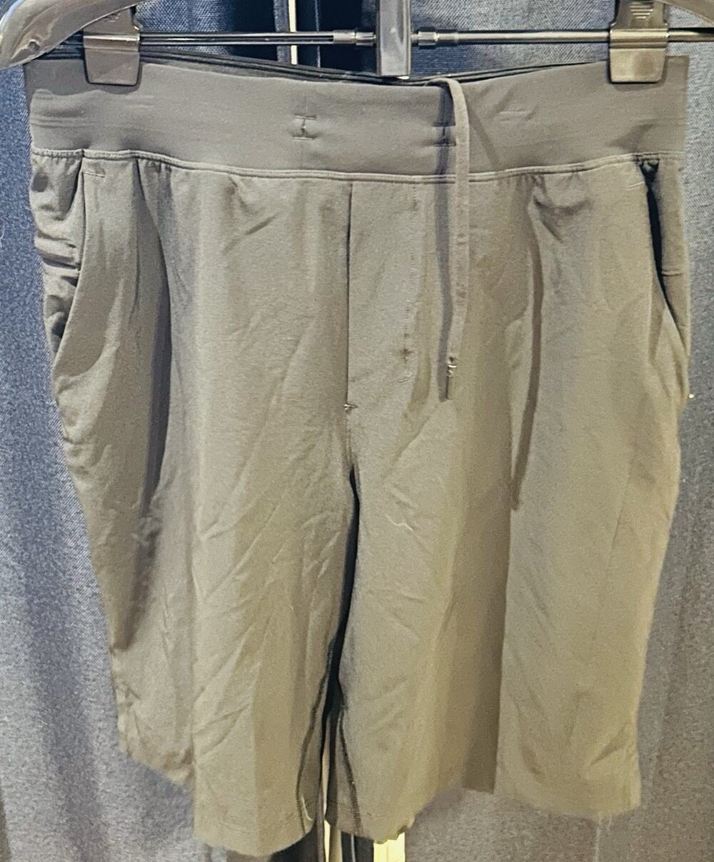 Lululemon Dark Gray Men's size M Shorts